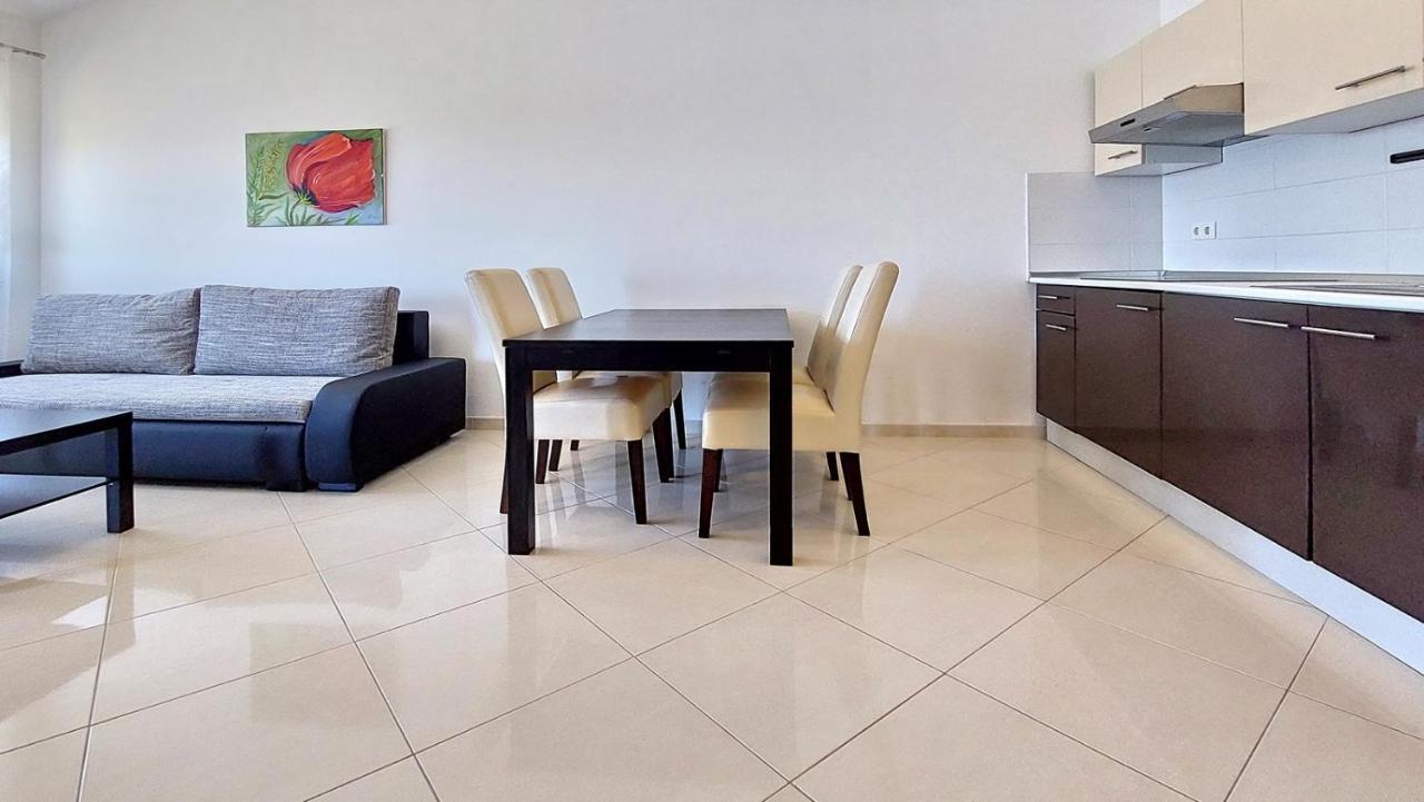 Vista 1 - With Sea View Apartman *